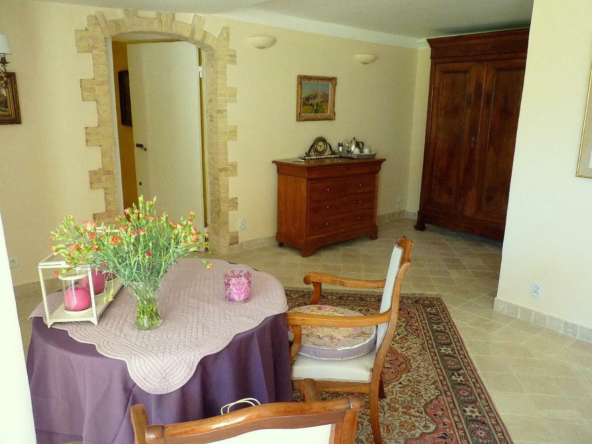 La Royante Bed & Breakfast Aubagne Exterior photo